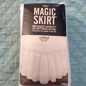 Magic Skirt, Ruffled, White Twin Size, NEW